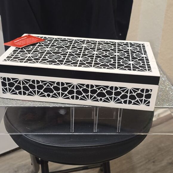 Handcrafted In India Bone & Resin Shiraz Pattern Keepsake Decorative Box - Picture 5 of 12